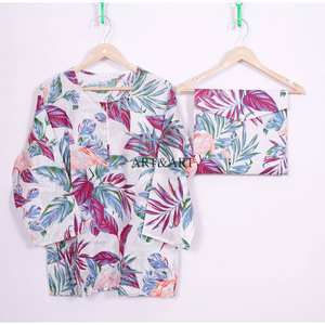 Conjunto de Pijama de Algodón con Estampado Floral, Elegante y de Alta Calidad, para Verano, Diferentes Tallas, India - Product Image 3