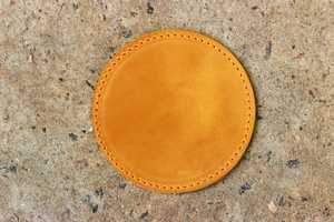 Sous-verres en cuir véritable pour souvenir de mariage, logo gravé sur mesure, dessous de verre rond, ensemble cadeau en cuir de vachette de luxe GLC-0177 - Product Image 2