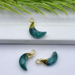 Amuleto de Esmeralda Luna |   Colgante de Luna Creciente Chapado en Oro para la Fabricación de Joyas - Product Image 4