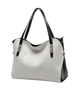 Sac fourre-tout de luxe en cuir véritable pour femme, élégant sac à bandoulière en cuir de vachette personnalisé, idéal pour toutes les occasions (OEM) - Product Image 1