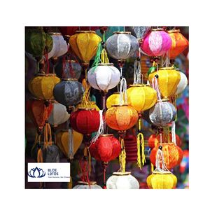 Lanternes en soie de Hoi An, très demandées |   Lanterne en bambou pliable artisanale de haute qualité pour la décoration de restaurants et d'hôtels - Product Image 1