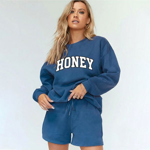 Conjunto de Sudadera y Pantalones Cortos de Felpa de Alta Calidad, 100% Algodón Orgánico, Cuello Redondo, Estilo Vintage, Personalizado con Parches para Mujer - Product Image 1