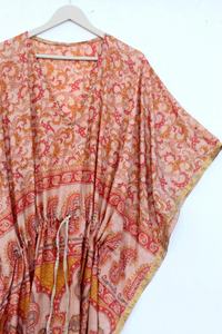 Caftan en soie pour femmes Art Saree en soie Caftan Long Wear Dress - Product Image 2