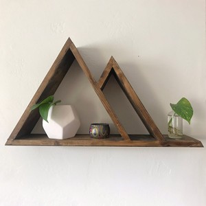 Estanterías de madera a precio económico de proveedor vietnamita, estantería de pared triangular flotante de madera. - Product Image 1