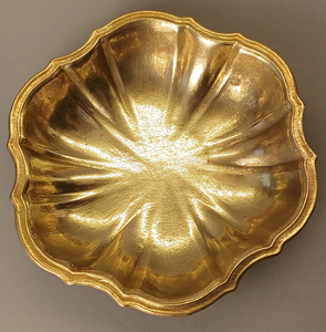 Grand saladier en aluminium doré ondulé, bol décoratif moderne en métal pour la maison, la cuisine, les dîners, les événements - Product Image 3