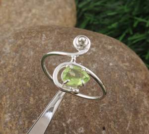 Bague en péridot naturel, argent sterling 925, bijoux de mariage classiques, pierre de naissance d'août, pierre précieuse verte vif, bague pour femmes, vente en gros - Product Image 4