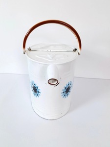 Arroseur de plantes en métal blanc pour un jardinage écologique, favorisant des soins durables des plantes en réutilisant et arrosant efficacement - Product Image 4