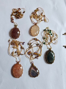 Collier fait main enroulé de fils avec pendentif en pierre ovale jaune à facettes, perles multicolores, bijoux spirituels bohèmes - Product Image 4