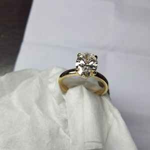 Anillos de Diamantes Cultivados en Laboratorio de Forma Ovalada Elegante, Joyería de Compromiso Moderna y Sostenible con Gemas Éticas y Estilo Sofisticado - Product Image 1