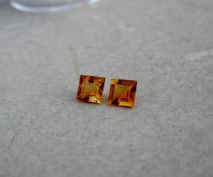 พลอยซิทรินสีทองธรรมชาติทรงสี่เหลี่ยมขนาด 4 มม. จำนวน 2 เม็ด รับรองโดยผู้ตรวจสอบอิสระ สำหรับทำเครื่องประดับสีเขียว - Product Image 3