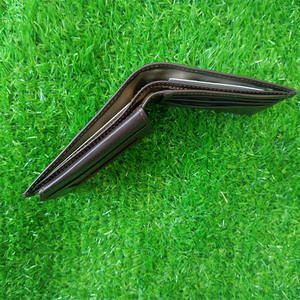 Cartera de Cuero Marrón Premium, Diseño a Cuadros Elegante, Cartera Bifold para Hombre, Múltiples Ranuras para Tarjetas con Ventana para Identificación, Opción Clásica y Duradera - Product Image 4