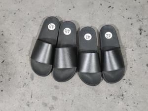 Pantuflas de Invierno Ligeras y Cómodas con Bordado, de PVC, Punta Abierta, Plantilla Suave y Transpirable, Antideslizantes y de Secado Rápido - Product Image 3