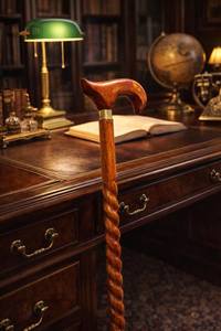 Bâton de marche en bois massif au design simple avec finition naturelle, parfait pour un soutien élégant et une utilisation confortable - Product Image 6