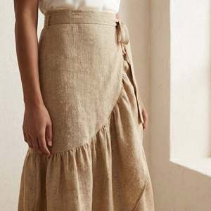 Falda Midi Cruzada de Algodón y Lino Beige para Mujer con Volantes, Tejido Ligero, Estilo Moderno, Ajuste Cómodo para Uso Diario - Product Image 4