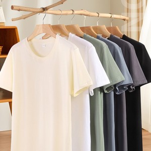 เสื้อยืดคอกลมแขนสั้นทรงหลวมแบบยูนิเซ็กซ์ น้ำหนัก 180 กรัม ผลิตจากผ้าโพลีเอสเตอร์ผสมผ้าฝ้ายหวี  ราคาโรงงานจากบังกลาเทศและจีน - Product Image 1