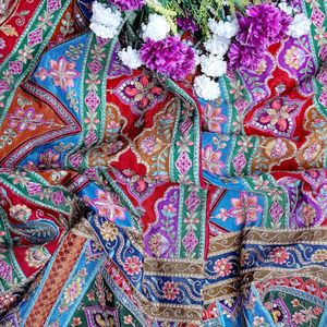 Tissu en crêpe brodé rouge cramoisi à motifs floraux géométriques en zigzag et cachemire, léger, 54 pouces, matière Daman pour Kurti - Product Image 5