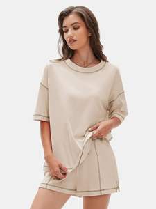 Ensemble deux pièces décontracté d'été pour femmes, tendance et élégant, composé d'un t-shirt et d'un short, confortable et respirant, idéal pour se détendre. - Product Image 3