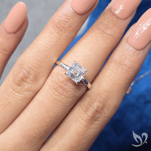 Anillo de Compromiso con Diamante Cultivado en Laboratorio, Corte Asscher de 2 Quilates, Certificado por IGI |   Anillo solitario de oro macizo de 10 quilates con halo oculto - Product Image 5