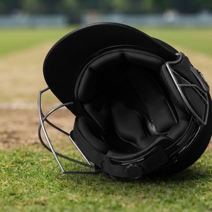 Fabricante de Cascos de Cricket con Carcasa Protectora y Opciones de Ajuste Personalizadas, Logotipo Personalizado, Suministro al por Mayor para Distribuidores - Product Image 2