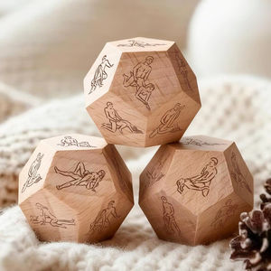 Dés en bois de style antique, dés polyédriques vieillis pour jeux de table Dungeons and Dragons, accessoire de jeu en gros - Product Image 1