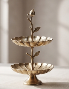 Soporte de Pastel Multifuncional de 2 Niveles en Metal Dorado, Bandeja Decorativa Festoneada con Asa de Ramas Botánicas y Capullos de Flores, para Exhibición de Té de la Tarde - Product Image 1