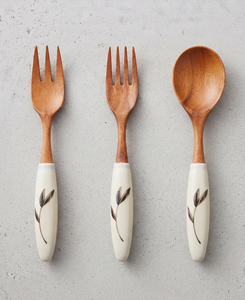Ensemble de couverts en bois brun faits à la main avec manche en émail blanc, couverts modernes pour mariages, événements, camping et fêtes - Product Image 2