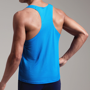 Camiseta sin mangas deportiva de punto de secado rápido con cuello redondo y color azul sólido para hombre - Product Image 4