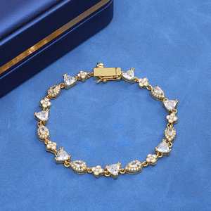 Bracelet en Moissanite Or et Argent, Coupe Cœur, Maillons Floraux, Bijou de Mariée de Luxe, Cadeau pour Femme, Fête de Mariage, Design Scintillant Raffiné - Product Image 5