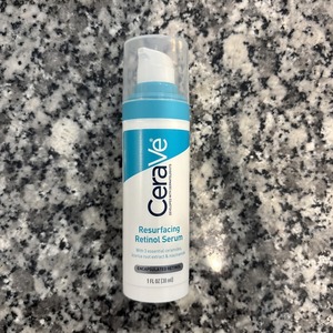 <span class=keywords><strong>Siero</strong></span> <span class=keywords><strong>viso</strong></span> <span class=keywords><strong>CeraVe</strong></span> Resurfacing Retinol, non irritante, per una pelle più liscia e una migliore luminosità cutanea - Product Image 1