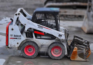 Cargadoras compactas Bobcat usadas con capacidad de carga nominal de 500 toneladas, bomba hidráulica Bosch Rexroth y motor Briggs & Stratton en venta - Product Image 6