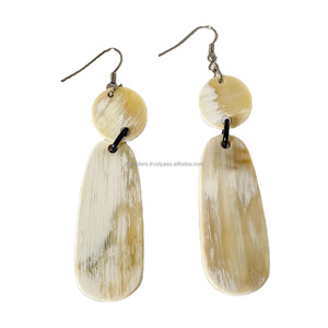 Pendientes de Cuerno de Buey Natural 100% de Alta Calidad, Hechos a Mano, con Forma de Corazón y Perla, para Bodas y Aniversarios - Product Image 6