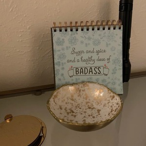 Bol en métal avec bord doré, design glamour pour servir les aliments, finition polie, idéal pour offrir, décoration artisanale non revêtue, décoration intérieure - Product Image 4
