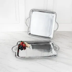 Plateau de service carré en métal avec bord perlé et poignées, design glamour poli pour les fêtes - Product Image 2