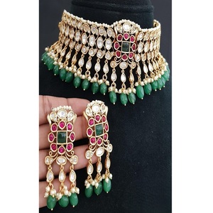 Superbe Ensemble Collier Ras-du-Cou et Boucles d'Oreilles de Luxe Antique en Laiton Plaqué Or avec Perles de Moissanite, Qualité Supérieure, Collection Mariage - Product Image 1