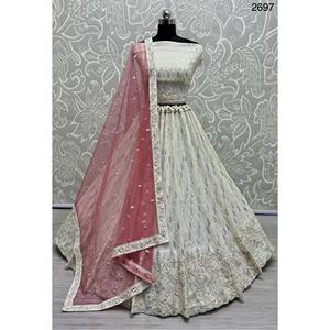 Collections de velours de vêtements de mariée indiens pour la mariée avec le travail de Zarkhan par Fabzone - Product Image 2