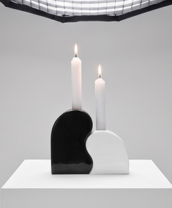 Porte-bougies décoratifs en métal noir et blanc texturé pour mariage et événements - Product Image 1