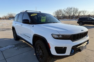 Jeep Grand Cherokee 4xe Trailhawk de luxe 2024 avec navigation et transmission intégrale - Product Image 4