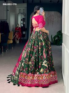 Ensemble Lehenga Can-Can et Choli en coton Zai-Stripe de la meilleure qualité en soie Tussar avec impression à la feuille et travail de miroir Gamthi – Vente en gros - Product Image 2