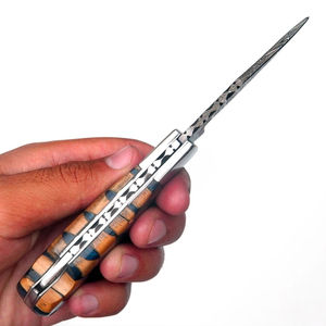 Cuchillo de caza artesanal de acero de Damasco con hoja de punta caída y mango de micarta, con funda de cuero marrón - Product Image 3