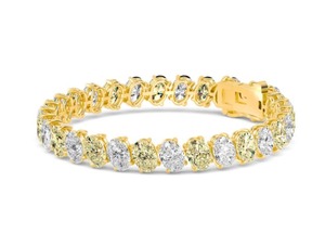 Magnifique bracelet tennis en or 9 carats avec diamants de laboratoire ovales sertis à griffes, 26,06 carats au total - Product Image 3