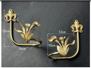 Sujetador de Cortina Metálico con Acabado Dorado en Forma de Flor de Lirio, Perfecto para Ocasiones Especiales, Decoración de Interiores, Hecho a Mano en India - Product Image 3