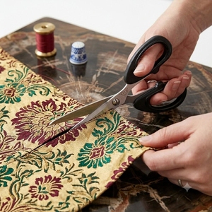 Ciseaux textiles de haute qualité de 5 pouces pour les tailleurs, les designers et les artisans - Product Image 1