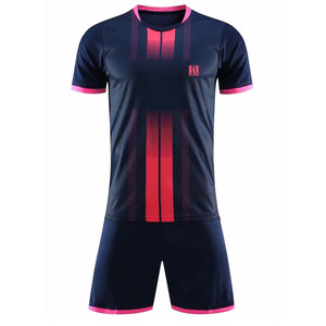 Tela transpirable diseñada para partidos de entrenamiento y juegos competitivos. Uniforme de fútbol cómodo. Material de secado rápido. - Product Image 1