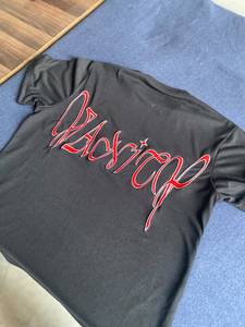 T-shirt pour homme en jersey noir à col en V, 220 grammes, brodé, manches courtes, coton, streetwear décontracté - Product Image 1