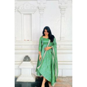 NOUVELLE ARRIVÉE TWILL FILET SEQUENCE ROBE DE TRAVAIL BAS AVEC DUPATTA PERROQUET VERT - Product Image 1