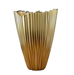 Vase de sol rond en aluminium, design moderne de ferme, fait à la main, élégant, décoration de jardin d'intérieur, support à fleurs unique - Product Image 1