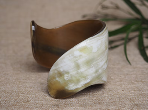 Bracelet manchette en corne de buffle pour femme / Bracelet manchette en corne naturelle couleur unie avec design de bracelet - Product Image 5