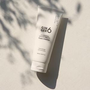 Espuma limpiadora diaria nutritiva a base de glicerina con agua de jengibre, ácido hialurónico, fórmula vegana para una limpieza suave y cuidado del acné. - Product Image 2