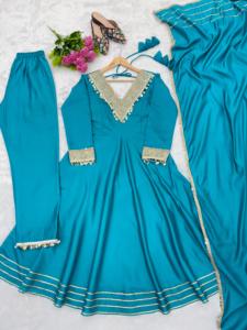ชุดวังไหมสีฟ้าครามพร้อมเลื่อมและ dupatta - Product Image 1