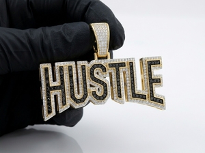 Colgante Personalizado con la Letra HUSTLE de Estilo Hip-Hop de RCK Global |   Moissanita Brillante Negra Transparente Color DEF D VVS, Plata de Ley 925, Oro - Product Image 4
